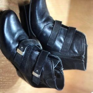 Taos alto leather ankle boots black womens size 6